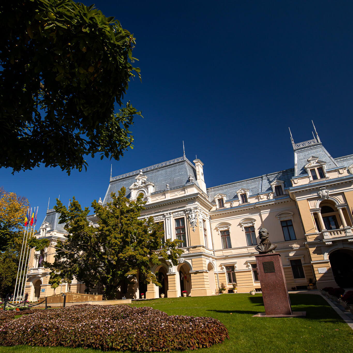 Palatul Roznovanu