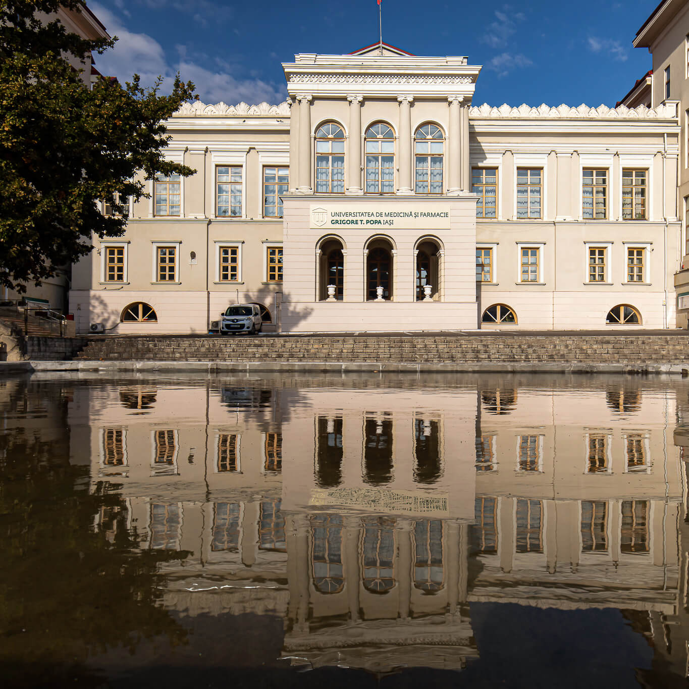 Universitatea de Medicină şi Farmacie „Grigore T. Popa”